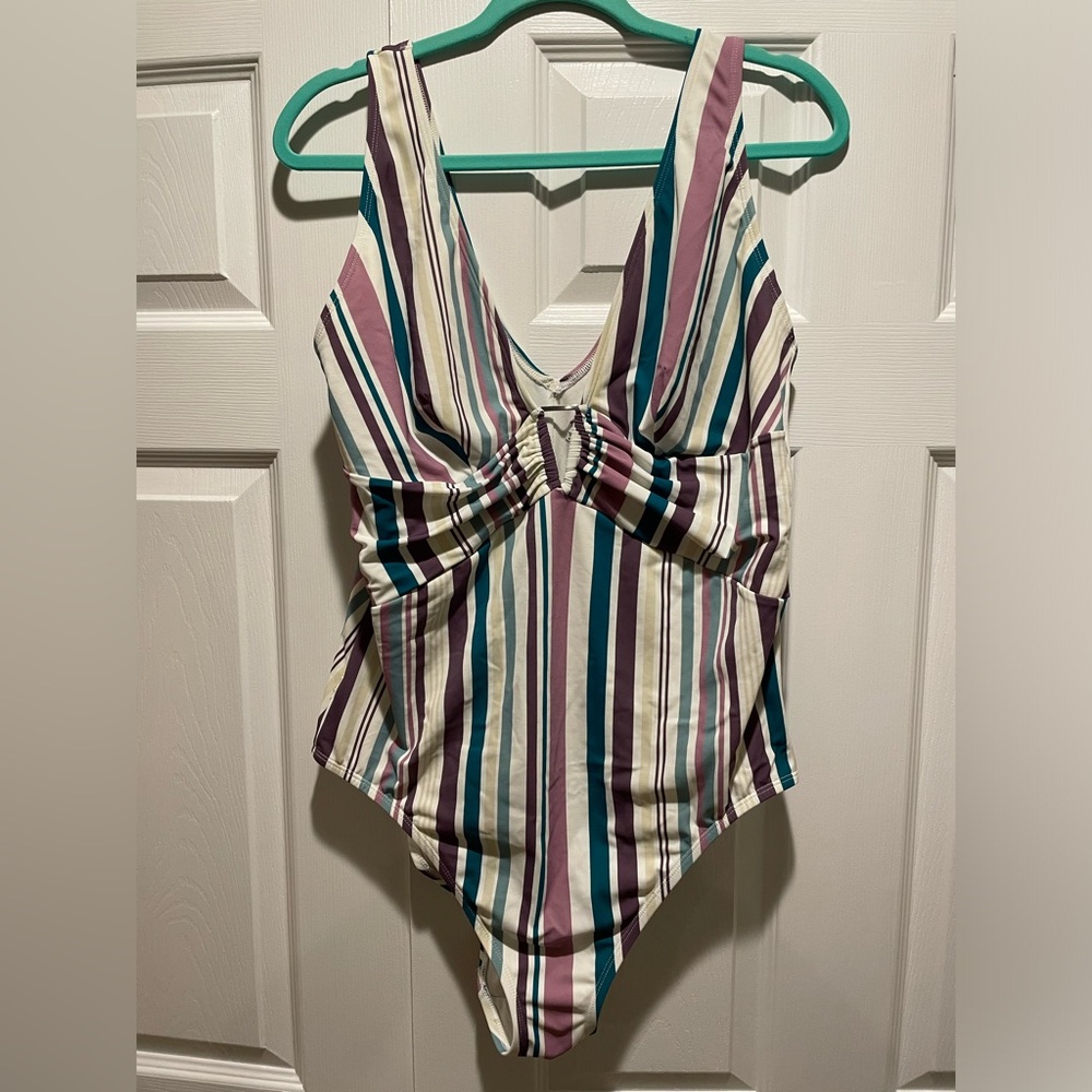 Adore Me one piece with keyhole detail